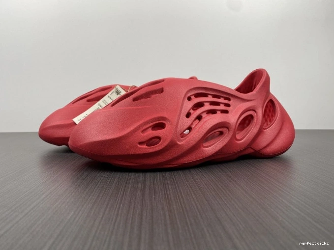 Yeezy Red Adidas Foam CW3355 0811